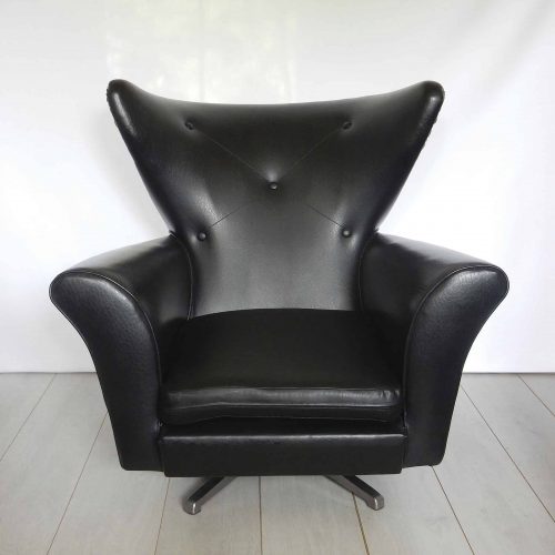 A vintage 1960s-70 swivel armchair in black vinyl fabric.